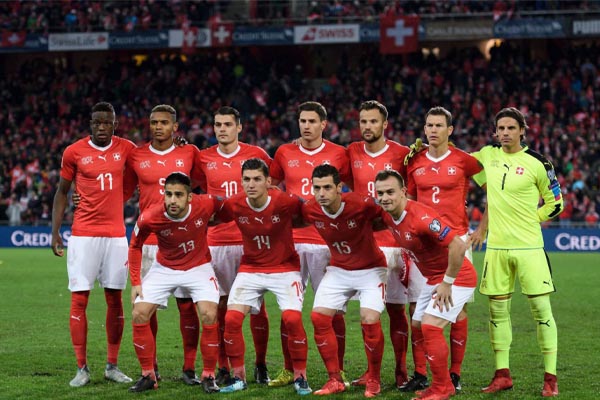 team photo for Suiza
